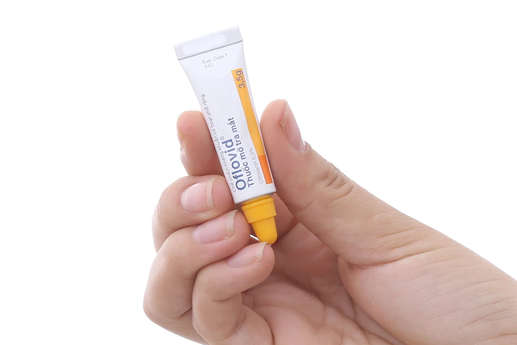 Thuốc mỡ tra mắt Oflovid Ophthalmic ointment Santen điều trị viêm bờ mi, viêm túi lệ, lẹo (3.5g)